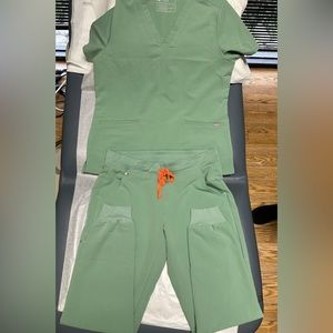 Figs Jade set Zamora joggers and Casma top Med